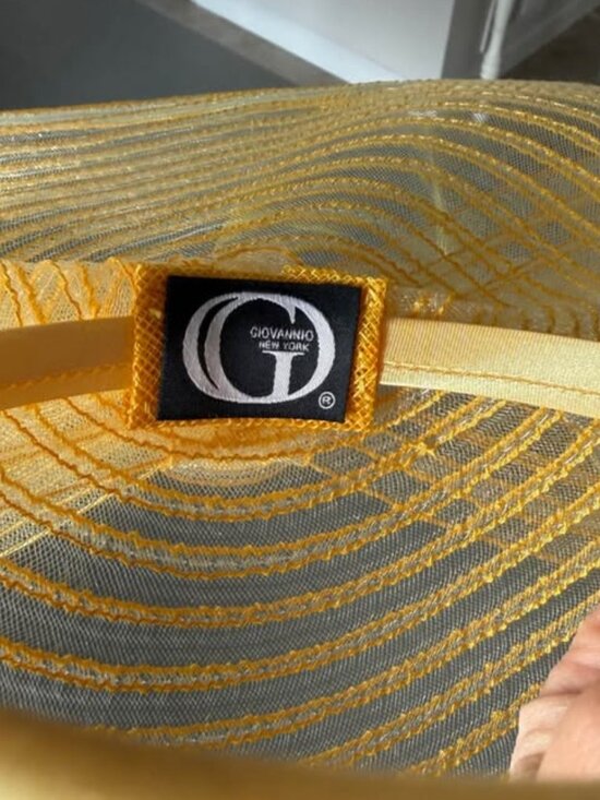 Gorgeous Giovannio yellow track fascinator hat - excellent condition, worn 2x